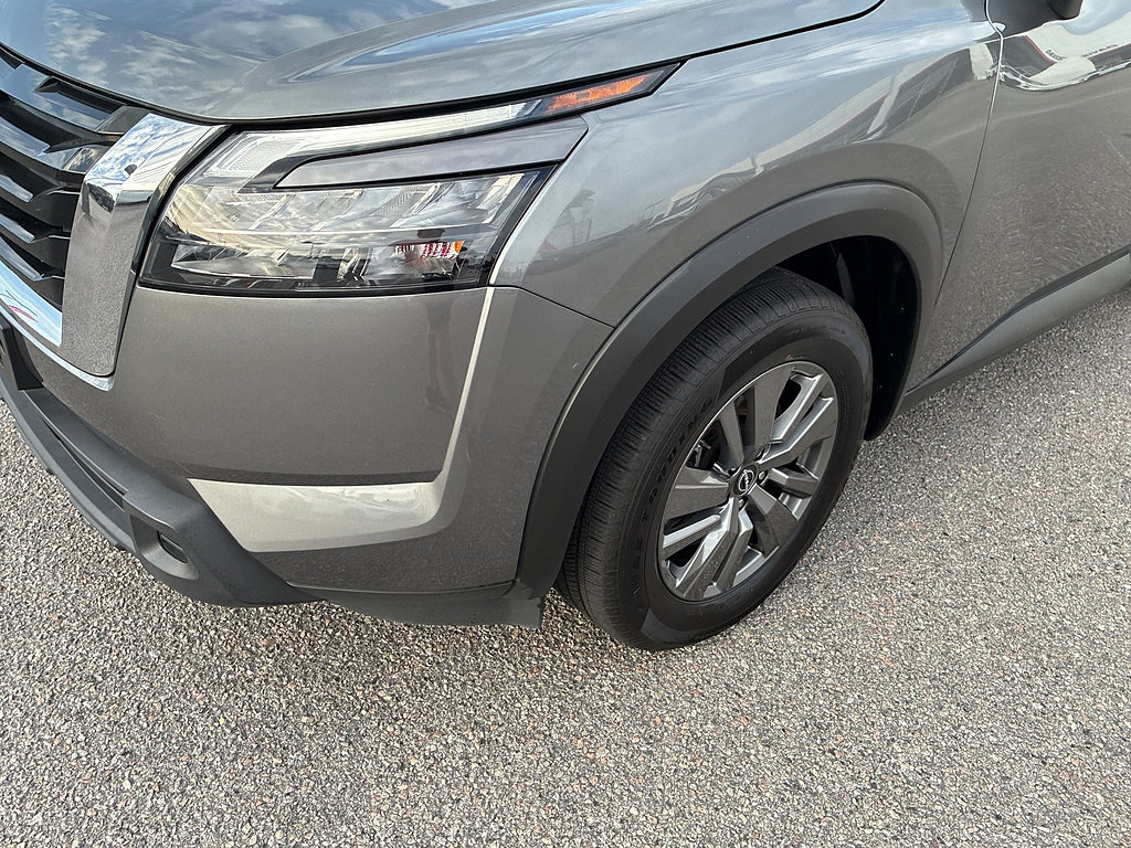 Used 2025 Nissan Pathfinder SV AWD/4WD image 9