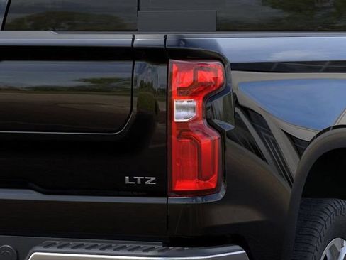 Used 2026 Chevrolet Silverado 1500 LTZ w/ LTZ Premium Package AWD/4WD image 11