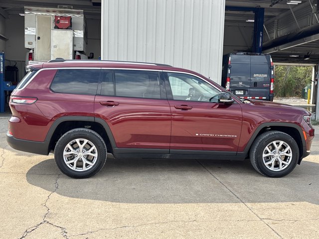 Used 2022 Jeep Grand Cherokee L Limited w/ Luxury Tech Group II AWD/4WD image 2
