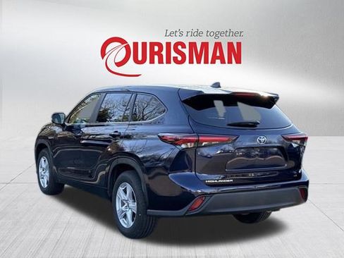 Used 2025 Toyota Highlander LE image 4