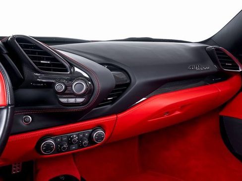 Used 2019 Ferrari 488 Spider image 27