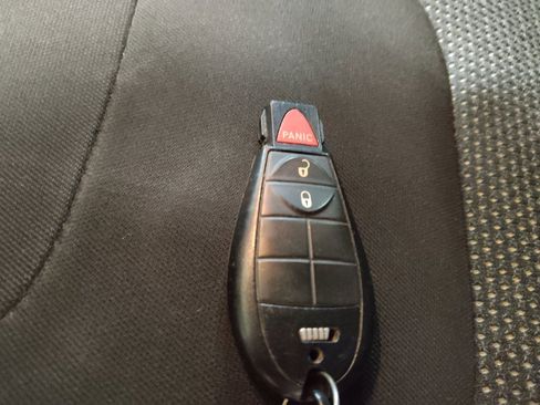 Used 2021 Jeep Cherokee Latitude FWD image 32