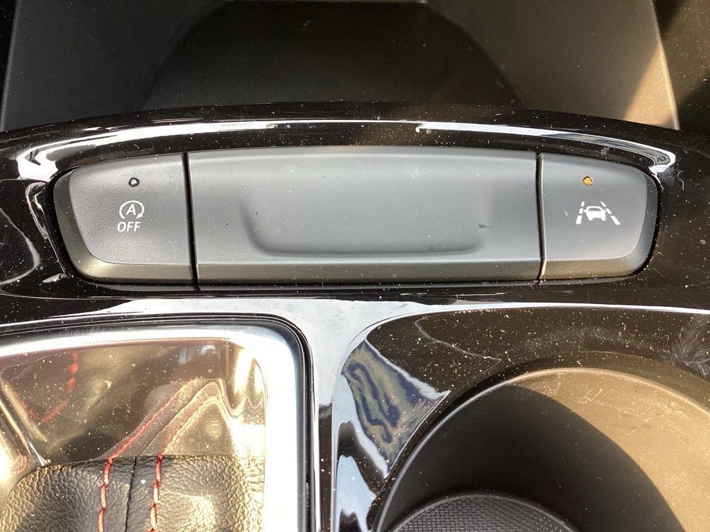 Used 2025 Chevrolet Trax RS w/ Driver Confidence Package FWD image 28