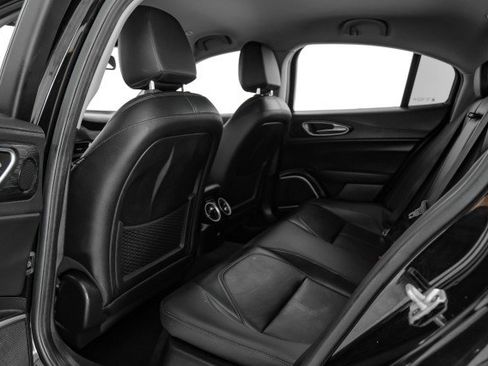 Used 2019 Alfa Romeo Giulia w/ Quick Order Package 22K Sport image 33