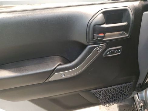 Used 2018 Jeep Wrangler Unlimited Sport S image 12