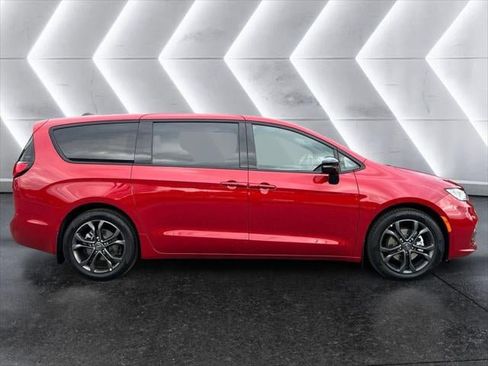 New 2026 Chrysler Pacifica Select image 23