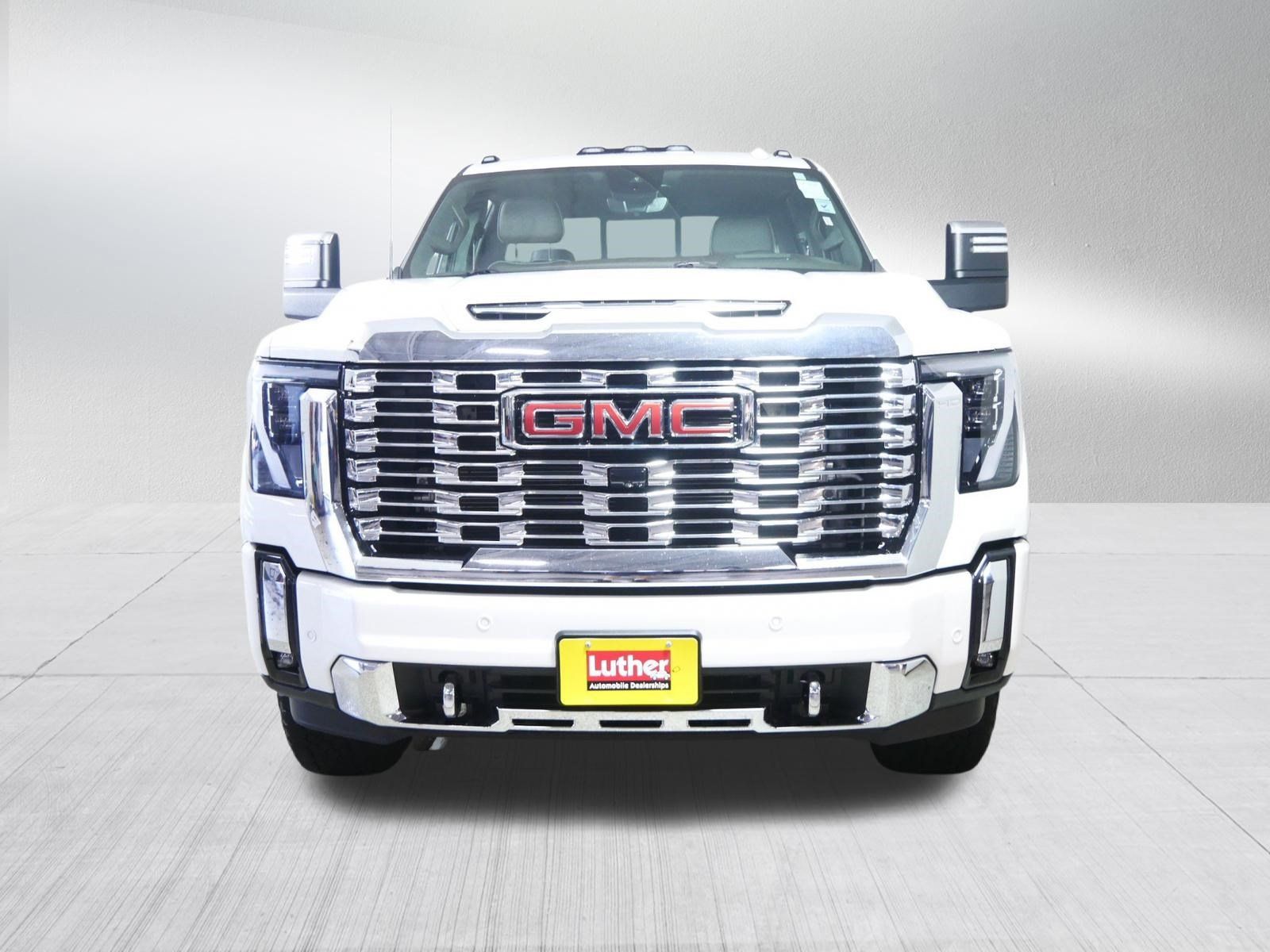 Used 2024 GMC Sierra 2500 Denali w/ Denali Reserve Package AWD/4WD image 2