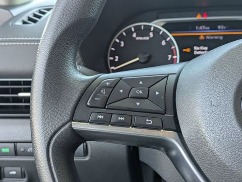 Used 2025 Nissan Sentra SV image 19