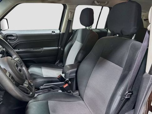 Used 2014 Jeep Patriot Latitude AWD/4WD image 15