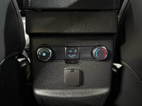 Used 2017 Ford Explorer XLT w/ Equipment Group 202A AWD/4WD image 21