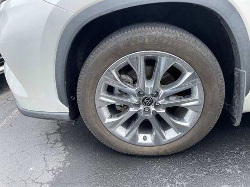 Used 2020 Toyota Highlander Limited AWD/4WD image 7