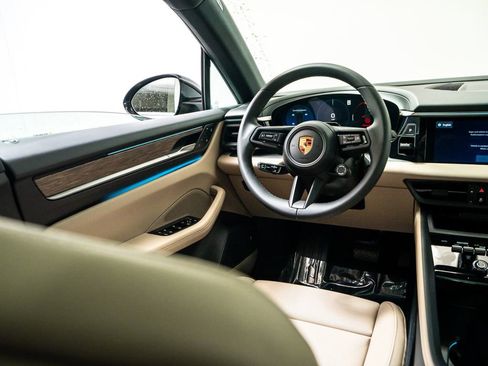 New 2026 Porsche Macan 4 Electric image 31