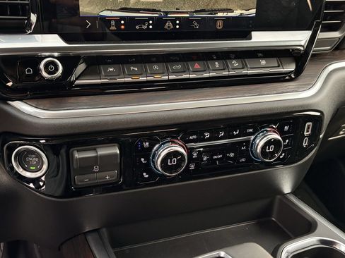 New 2026 GMC Sierra 1500 SLT AWD/4WD image 18