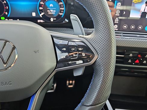 Certified 2024 Volkswagen Golf R image 19