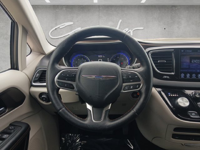 Used 2017 Chrysler Pacifica Touring-L Plus FWD image 22