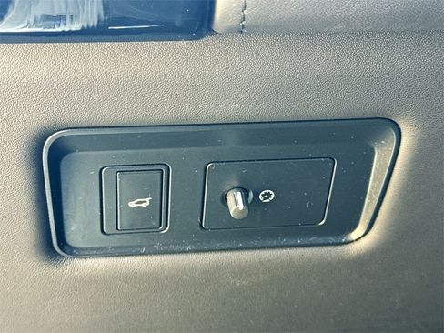 Used 2021 Land Rover Range Rover Long Wheelbase Autobiography image 11