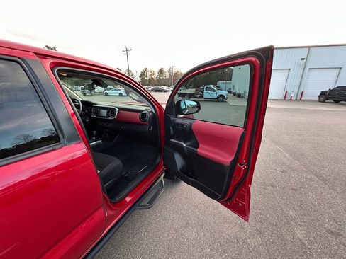 Used 2019 Toyota Tacoma 2WD Double Cab image 19
