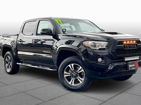 Used 2017 Toyota Tacoma TRD Sport w/ Tow Package image 3