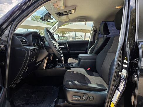 Used 2022 Toyota 4Runner TRD Off-Road image 9