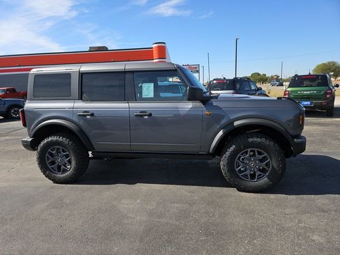 New 2025 Ford Bronco Badlands image 14