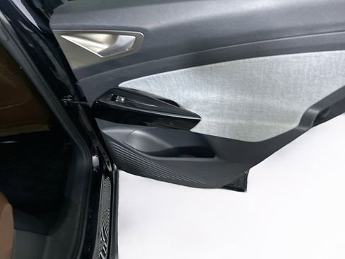 Used 2023 Volkswagen ID.4 Pro image 29