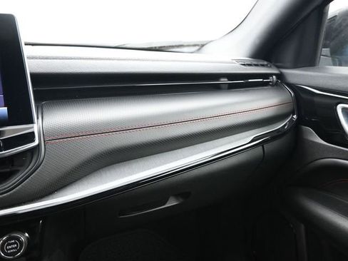 Used 2025 Jeep Compass Trailhawk image 21