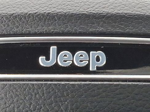 Used 2023 Jeep Grand Cherokee L Laredo image 31