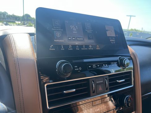Used 2023 INFINITI QX80 Sensory w/ Cargo Package AWD/4WD image 32
