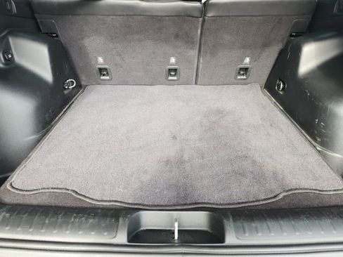 Used 2019 Jeep Cherokee Limited image 30