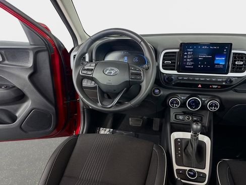 Used 2024 Hyundai Venue Limited image 24