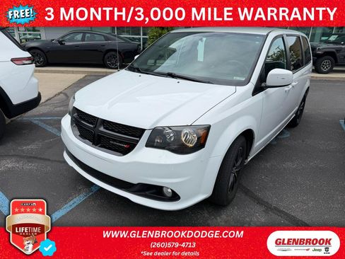 Used 2018 Dodge Grand Caravan SE FWD image 1