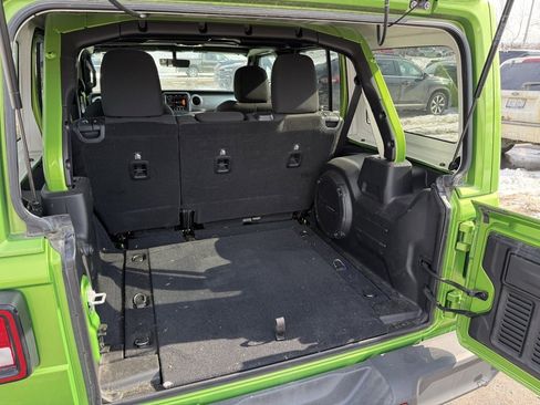 Used 2019 Jeep Wrangler Unlimited Sahara image 5