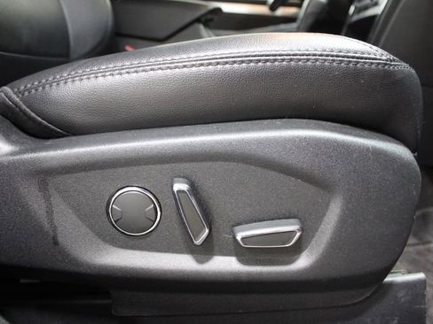 Used 2017 Ford Explorer XLT w/ Equipment Group 202A AWD/4WD image 27
