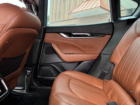 Used 2019 Maserati Levante Base image 37