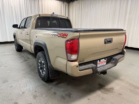 Used 2016 Toyota Tacoma TRD Off-Road w/ Premium & Technology Package image 8