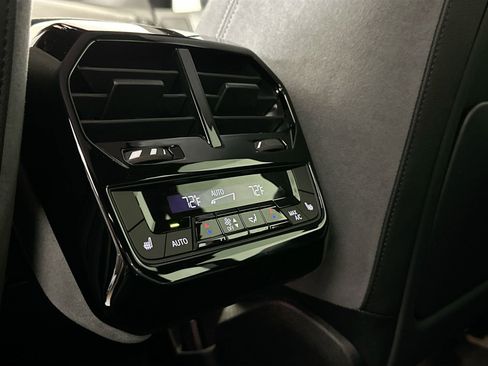 New 2026 BMW iX xDrive60 w/ M Sport Package image 27