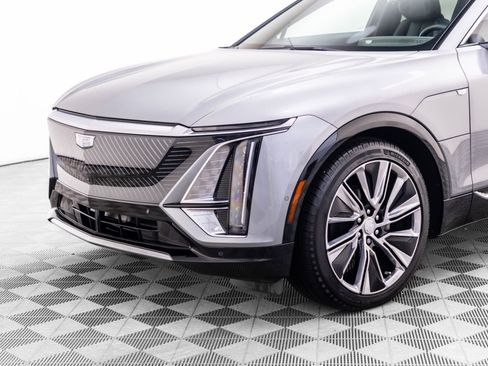 Certified 2025 Cadillac Lyriq Luxury w/ LPO, Floor Liner Package AWD/4WD image 44