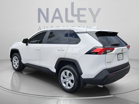 Used 2024 Toyota RAV4 LE AWD/4WD image 3