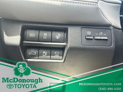 Used 2019 Toyota Avalon Limited w/ Advanced Safety Package FWD image 8