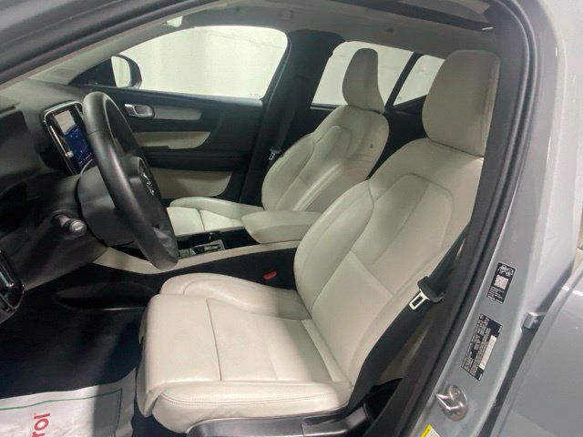Certified 2026 Volvo XC40 B5 Plus AWD/4WD image 11