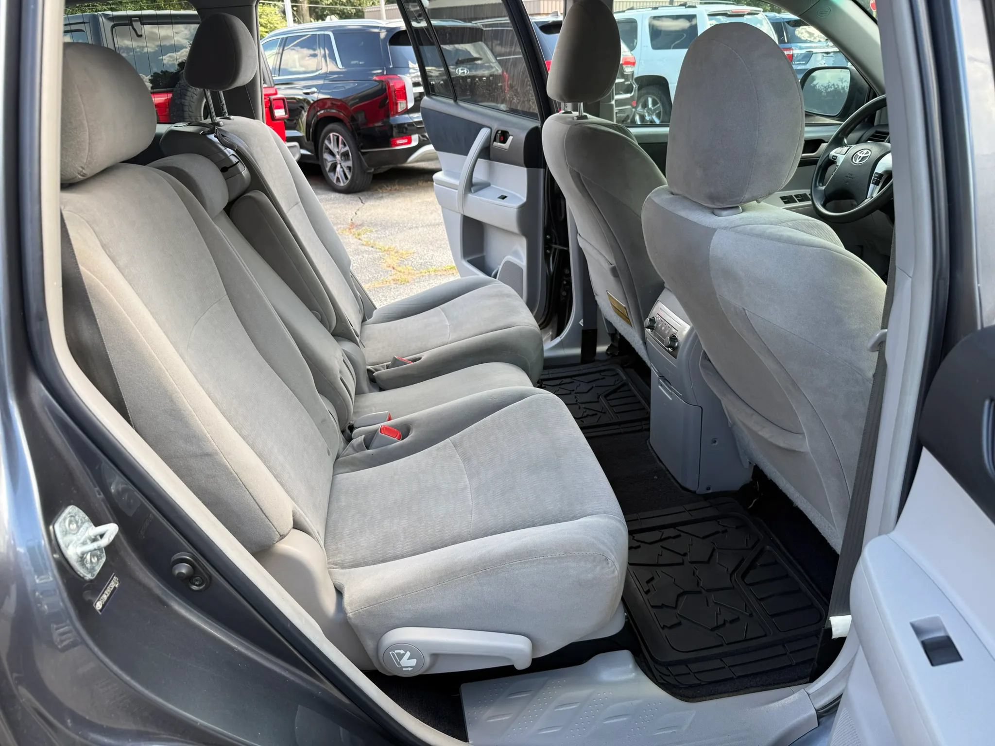 Used 2012 Toyota Highlander 4WD w/ Tech Pkg image 17