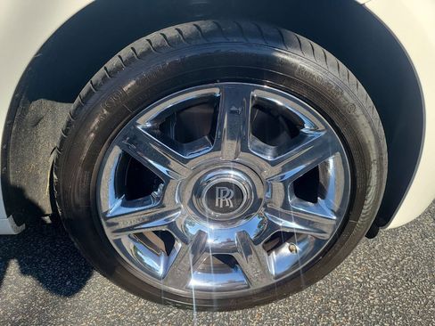 Used 2015 Rolls-Royce Ghost image 12