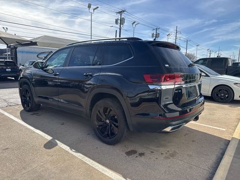 Certified 2023 Volkswagen Atlas SE w/ Black Wheel Package image 3
