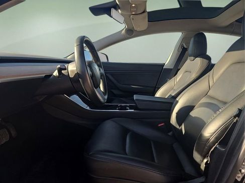 Used 2018 Tesla Model 3 Mid Range image 21