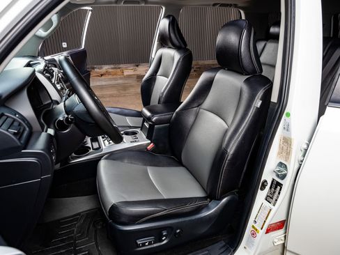 Used 2017 Toyota 4Runner TRD Off-Road Premium image 27