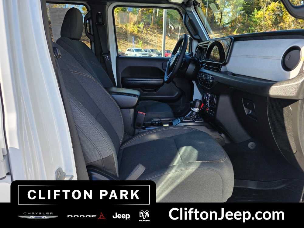 Used 2024 Jeep Wrangler Unlimited AWD/4WD image 15