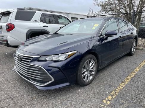 Used 2022 Toyota Avalon XLE w/ Moonroof Package image 1