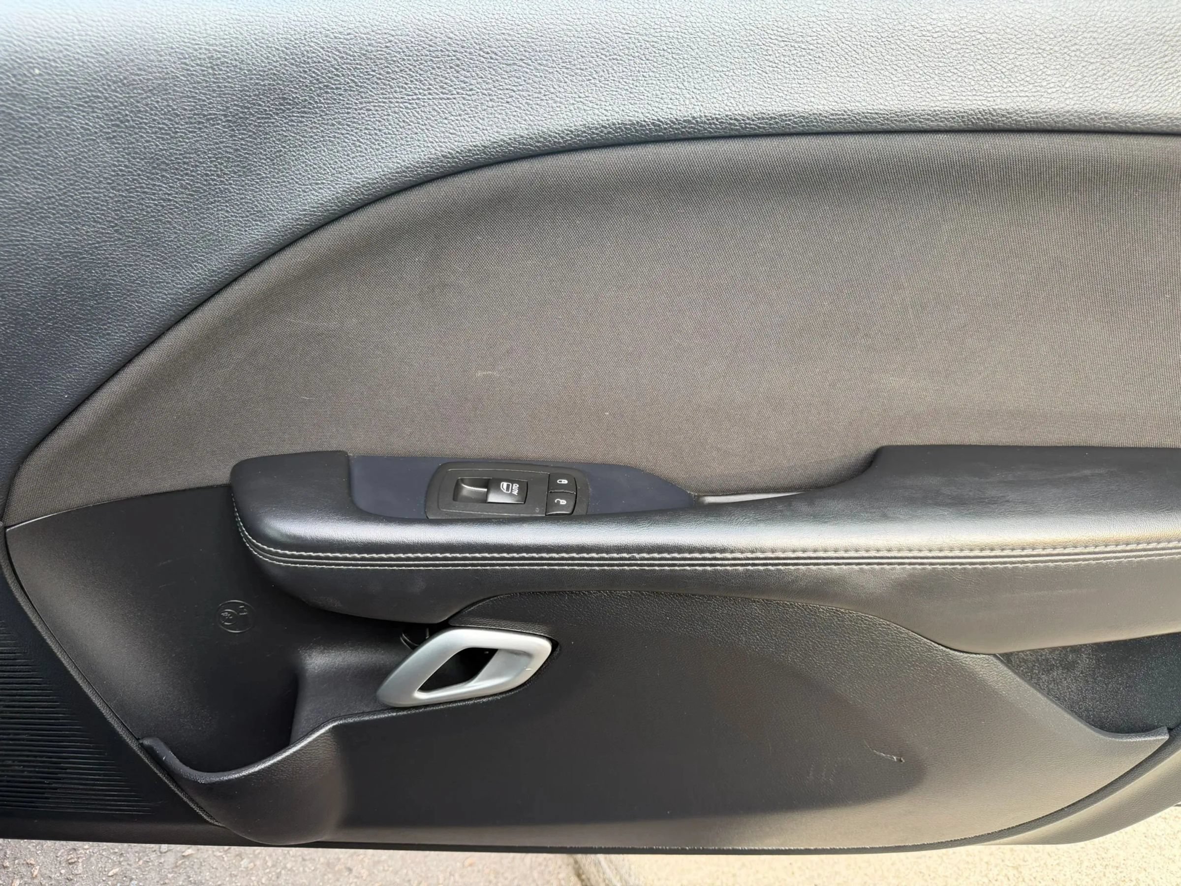 Used 2016 Dodge Challenger SXT RWD image 8