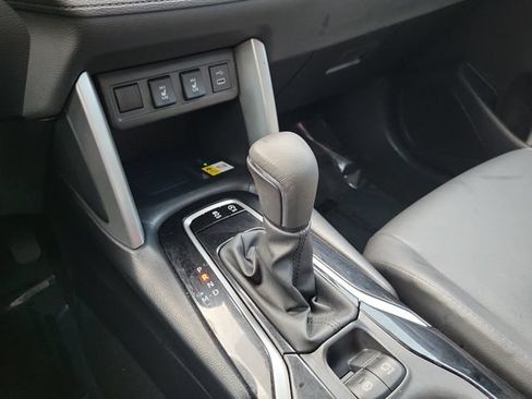 Used 2023 Toyota Corolla Cross XLE w/ Convenience Package FWD image 21