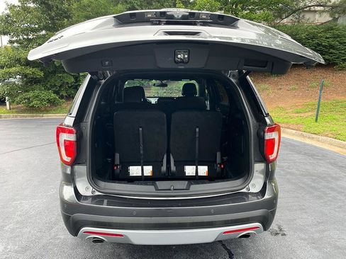 Used 2017 Ford Explorer XLT w/ Equipment Group 202A FWD image 22